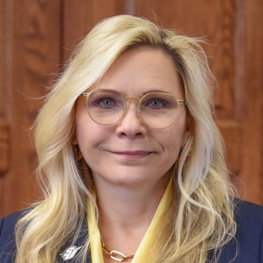 Anne Kenworthy headshot
